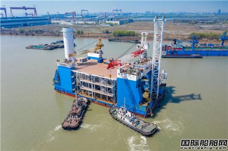 南通中遠(yuǎn)海運(yùn)船務(wù)“鐵建潛01”改裝坐地式風(fēng)電安裝船出塢